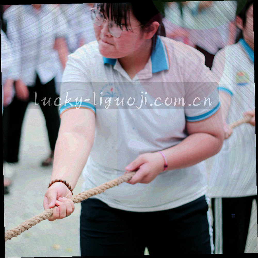 壮锦菱形纹样与铜鼓同心圆纹样结合的抽象底纹